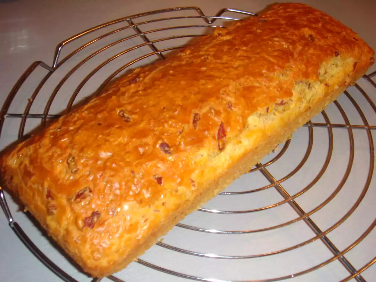 Cake au comté et aux petits lardons