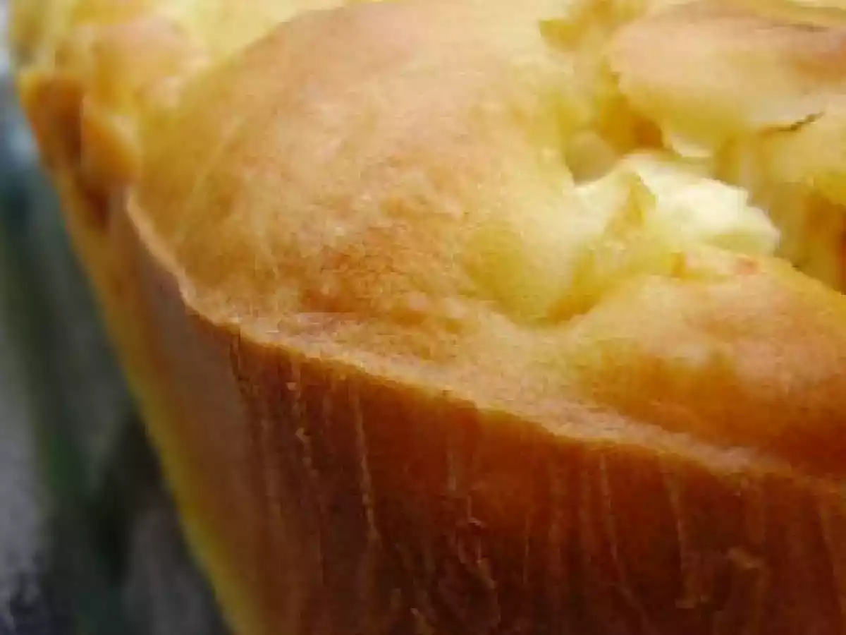 Cake au concombre, à la menthe et à la feta.