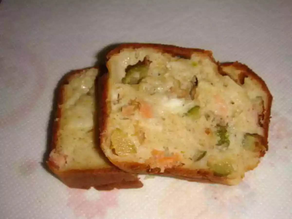 Cake au courgettes, saumon fumé et chèvre