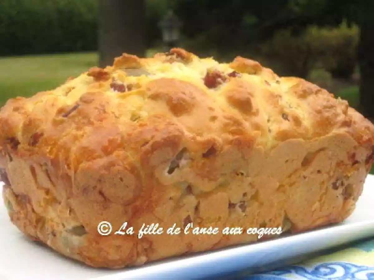 CAKE AU JAMBON ET AUX OLIVES FARCIES