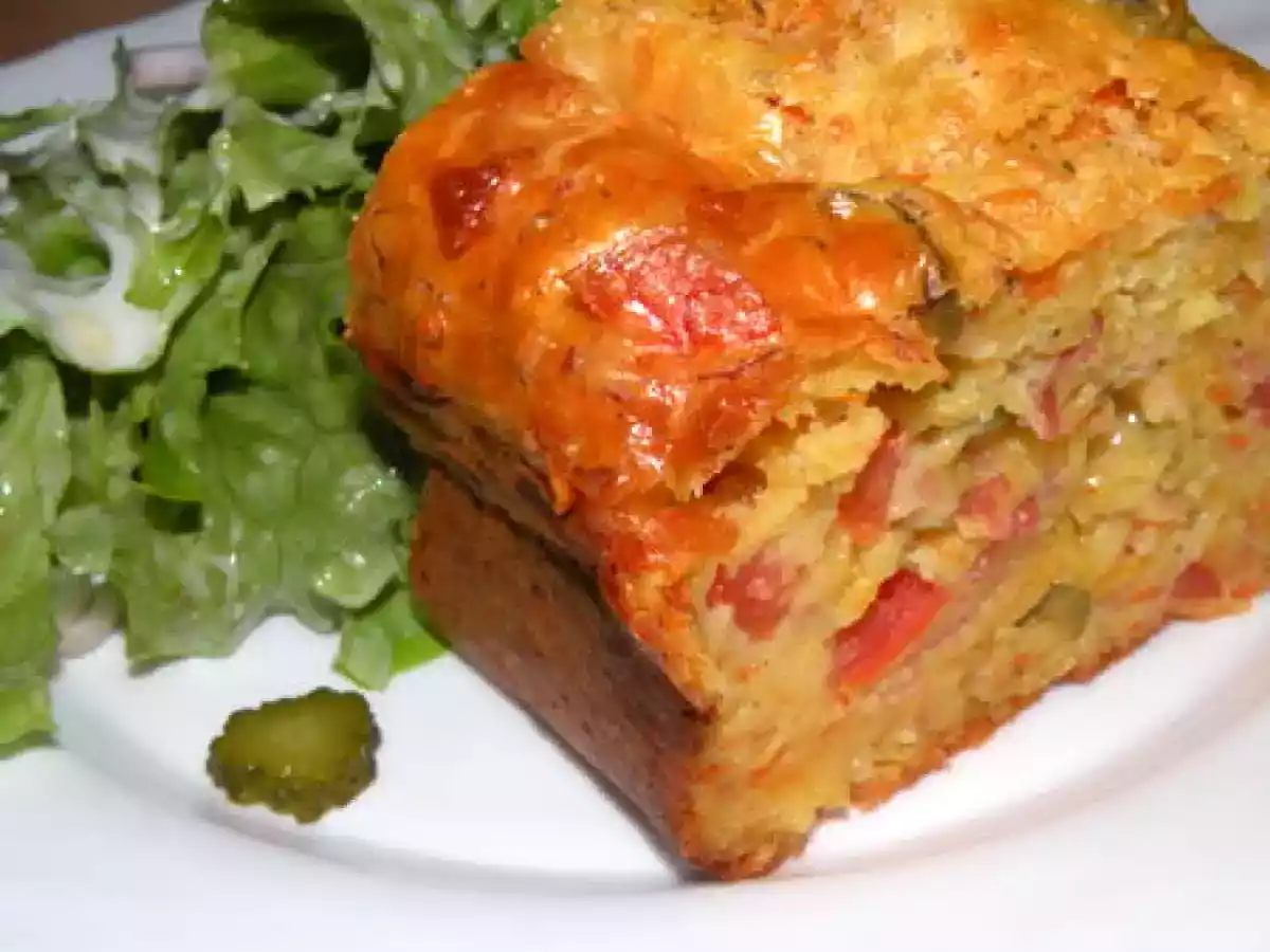 Cake au jambon, légumes et olives