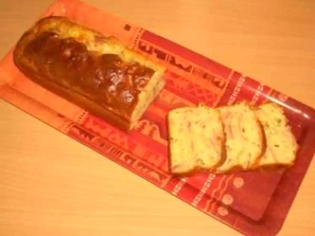 Cake au jambon sec, mozzarella et basilic