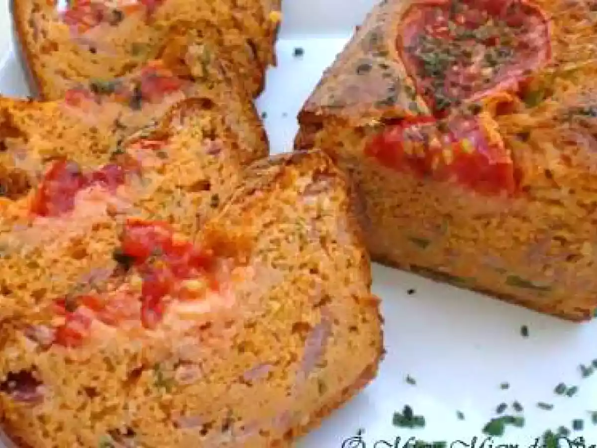 CAKE AU JAMBON TOMATE POIVRON