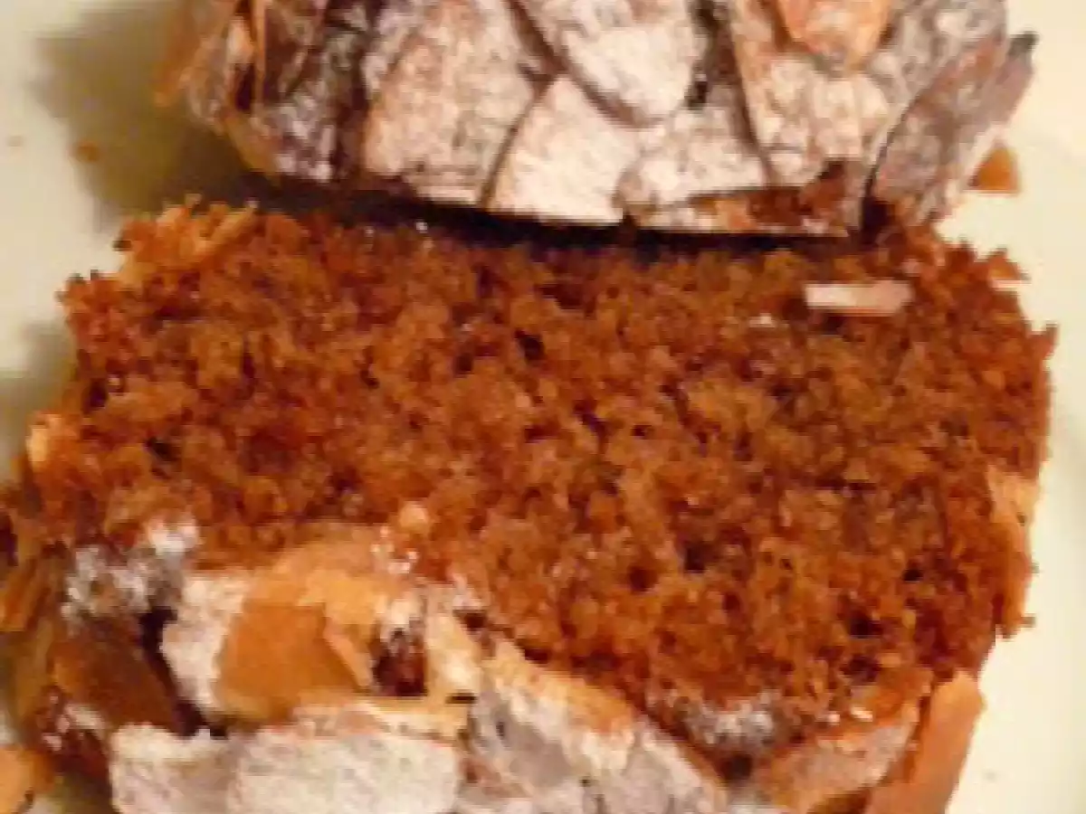 CAKE AU NUTELLA ET AUX AMANDES EFFILEES