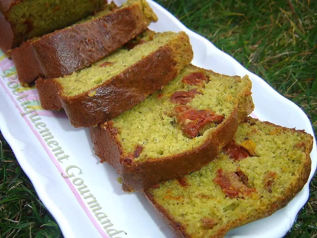 Cake au pesto et tomates séchées