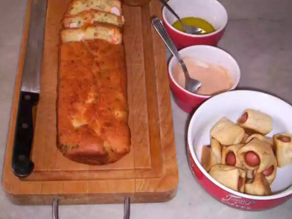 Cake au surimi et ciboulette et sa sauce cocktail...