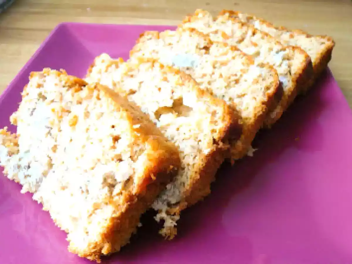 Cake au thon, mozzarella et coulis de tomate