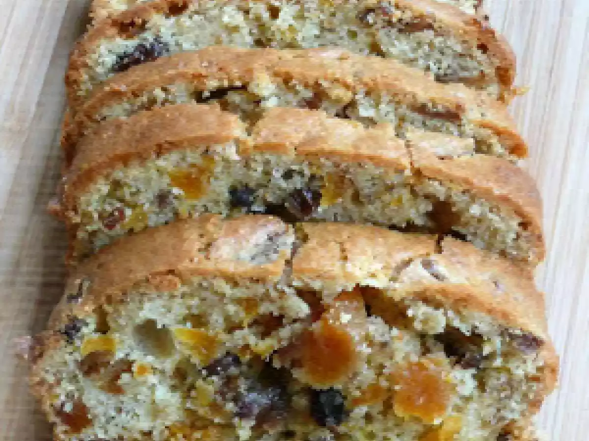 Cake aux abricots secs, raisins & figues