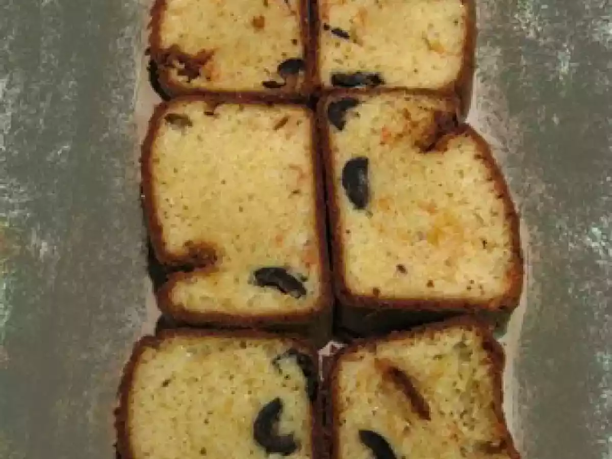 Cake aux anchois, aux tomates et aux olives noires - photo 2