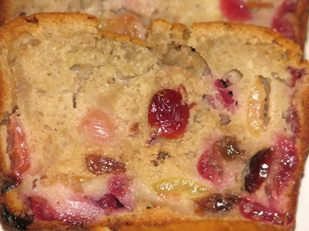 Cake aux cerises et fruits secs