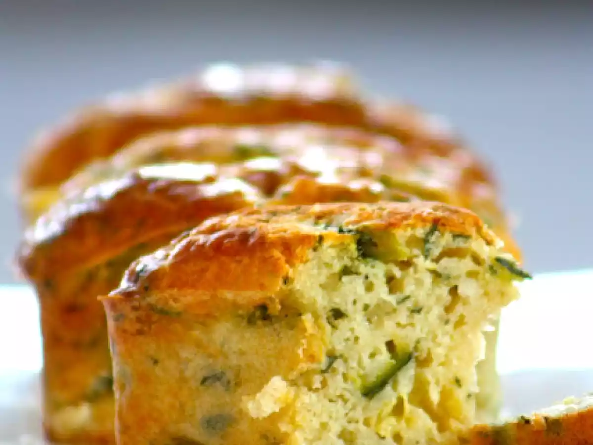 CAKE AUX COURGETTES ET AU PARMESAN