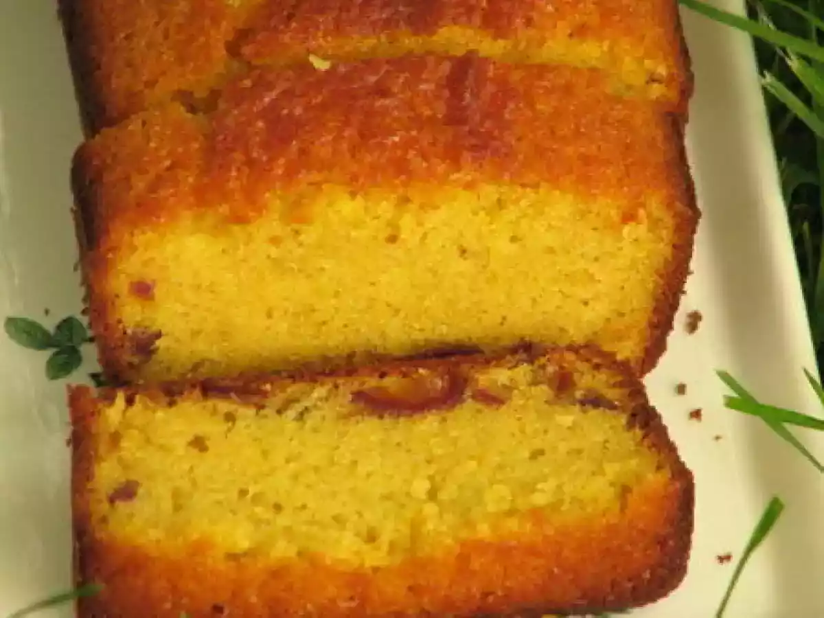 Cake aux dattes, à l'orange et à la cannelle