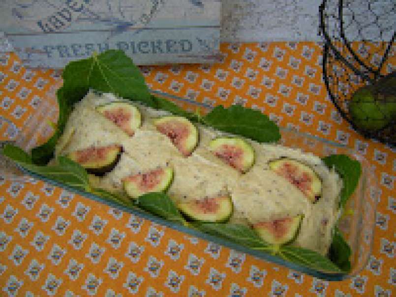 Cake aux figues et à l'anis, cuit dans des feuilles de figuier, photo 3