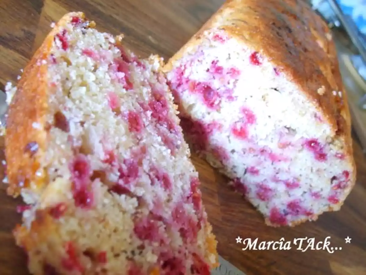 Cake aux framboises et à la poudre de noisettes