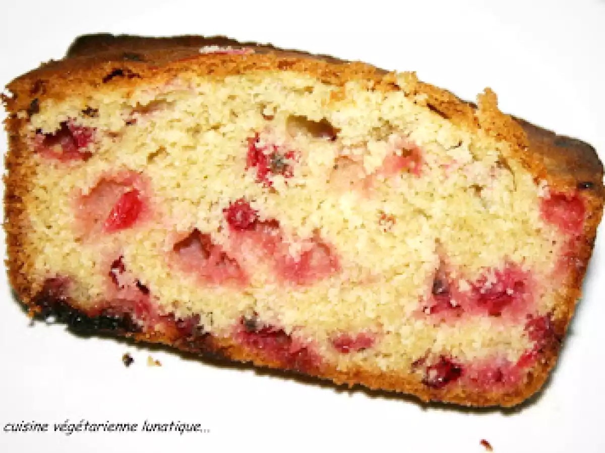 Cake aux groseilles et amandes (pour compenser le manque de soleil...)