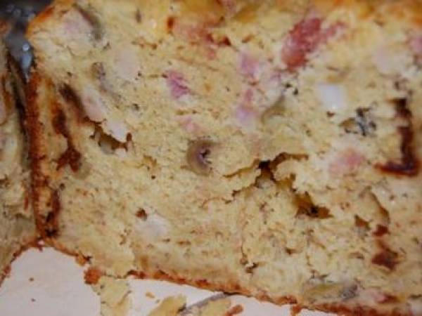 Cake Aux Olives Tomates Sechees Et Lardons Recette Ptitchef