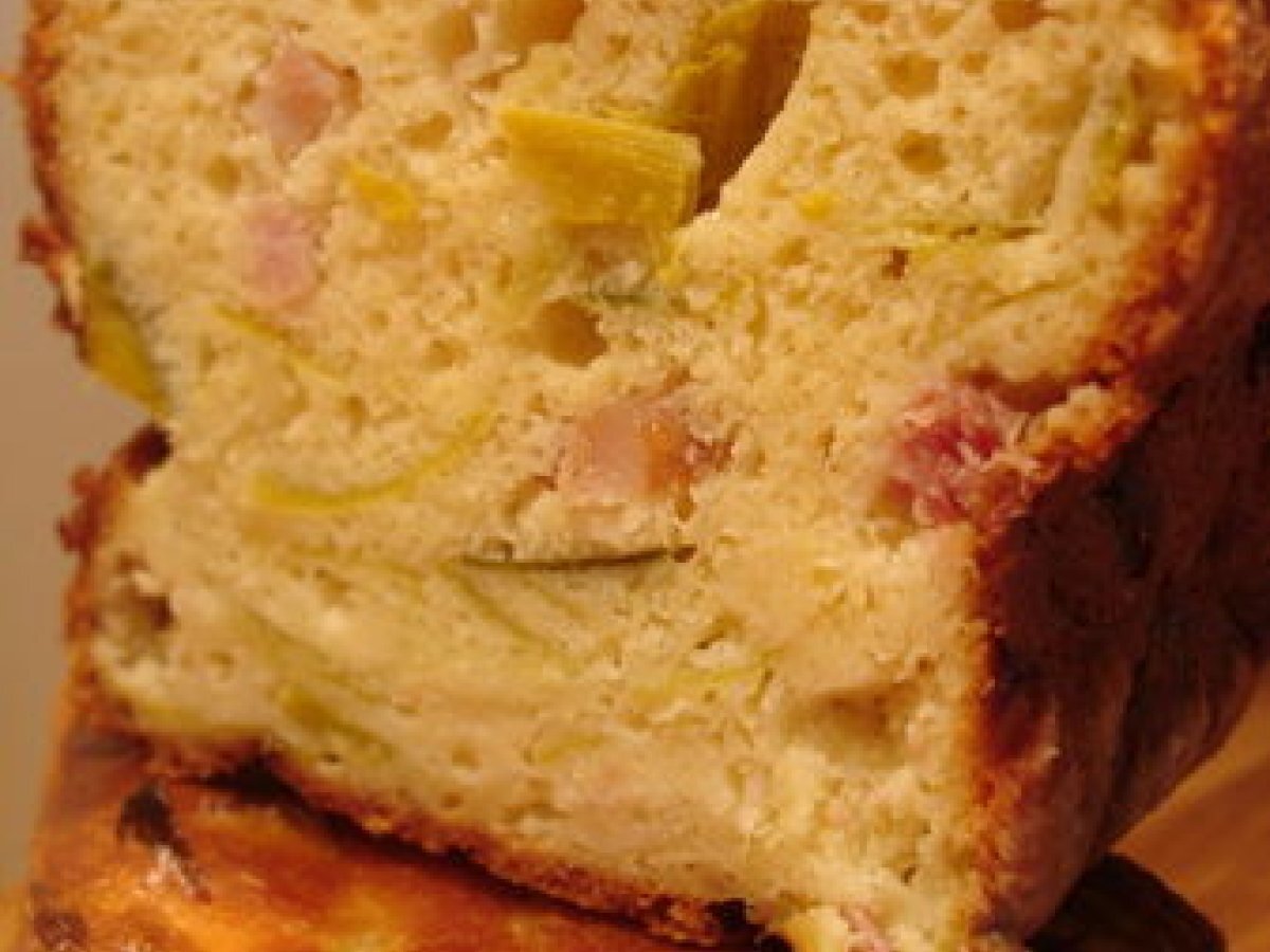 Recette de cake poireaux, fromage et lardons