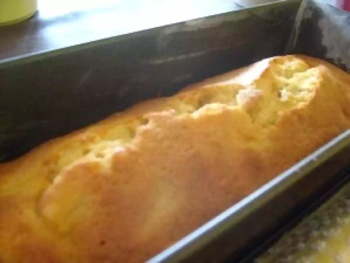 Cake aux pommes caramélisées et aux amandes