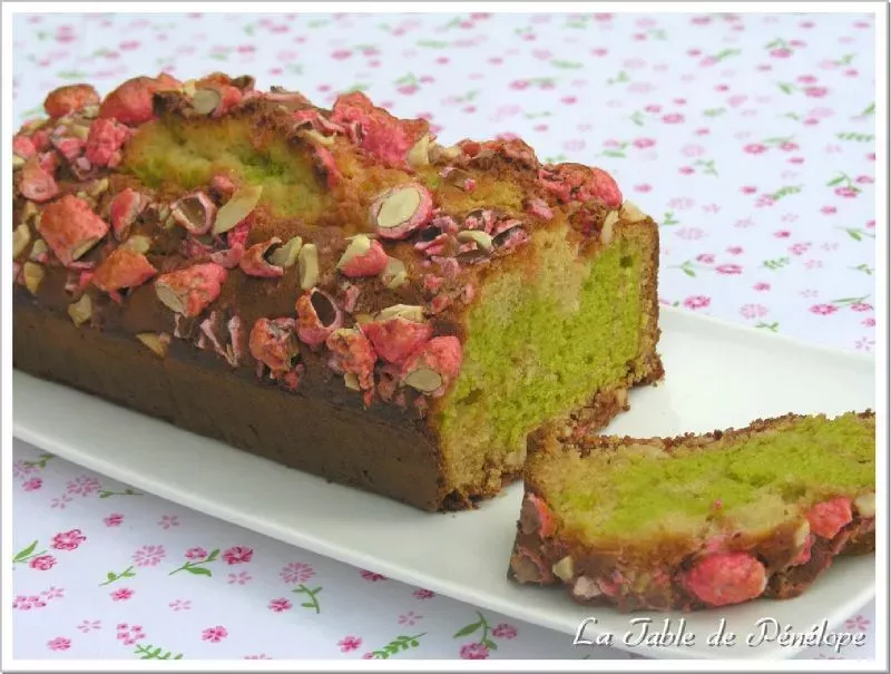 Cake aux pralines roses et à la pistache - Recette Ptitchef