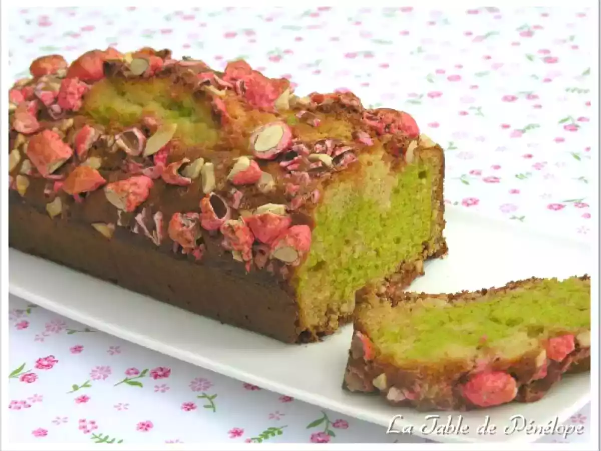 Cake aux Pralines Roses et à la Pistache