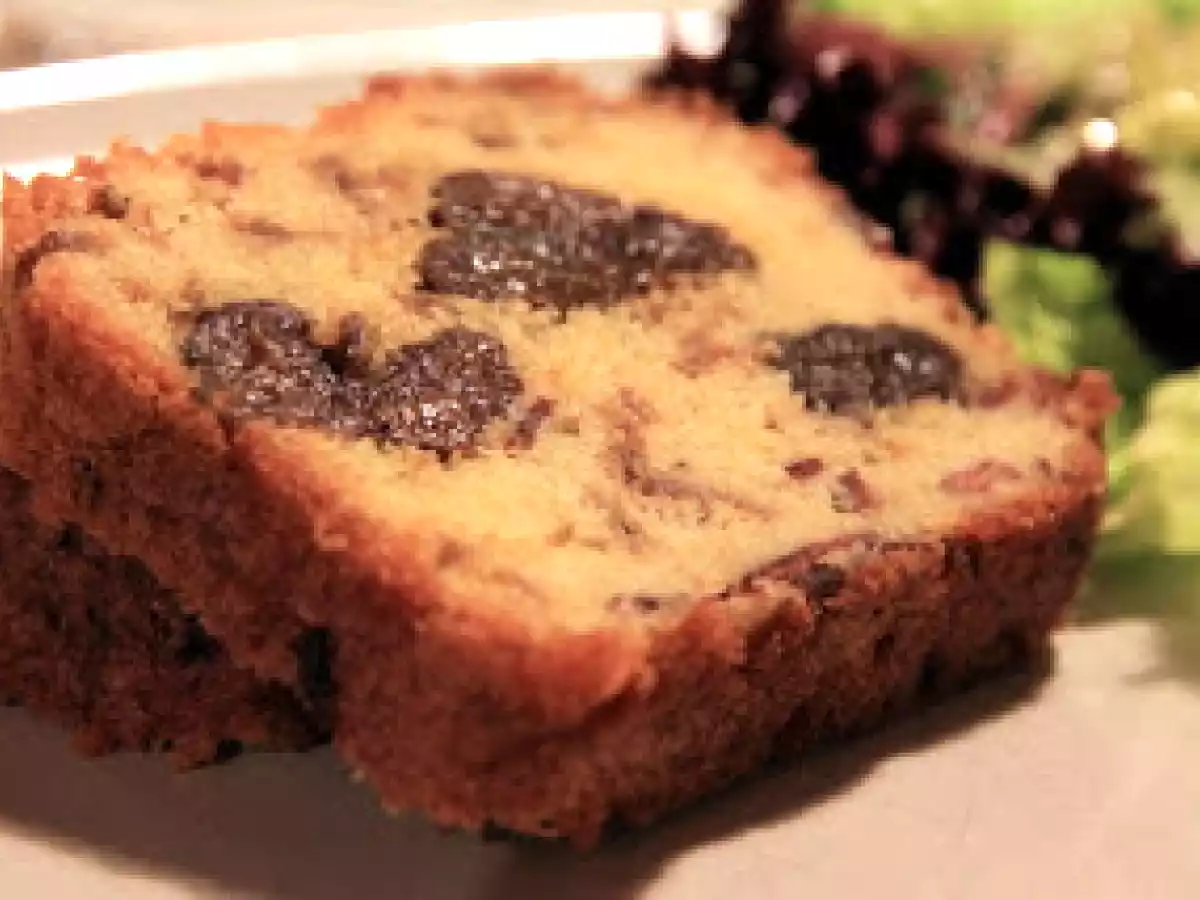 Cake aux pruneaux et au magret de canard fumé