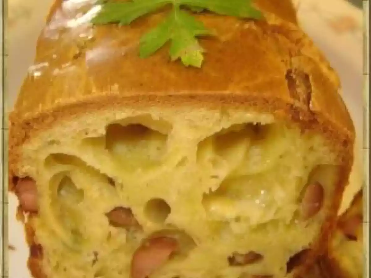 Cake aux saucisses de strasbourg et gouda