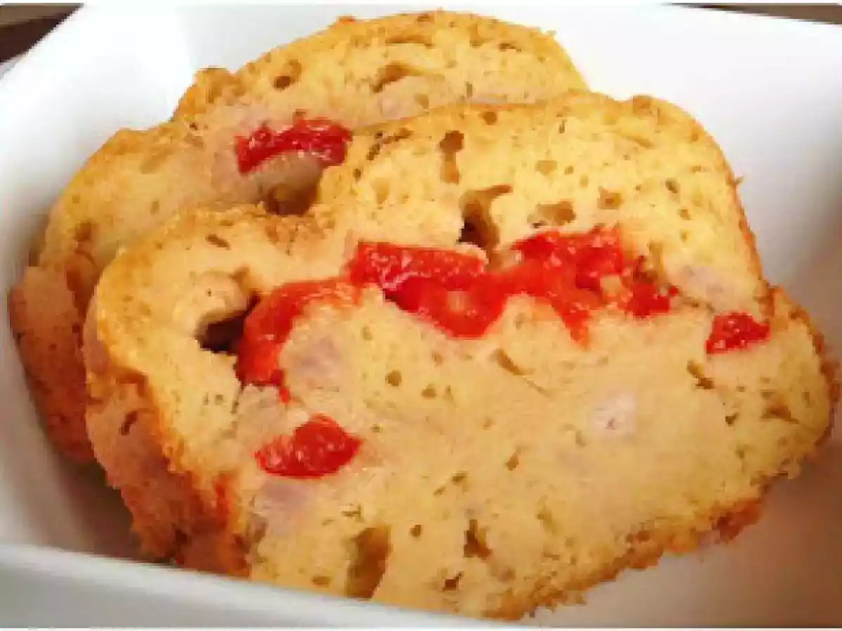 Cake aux tomates confites et au chèvre frais