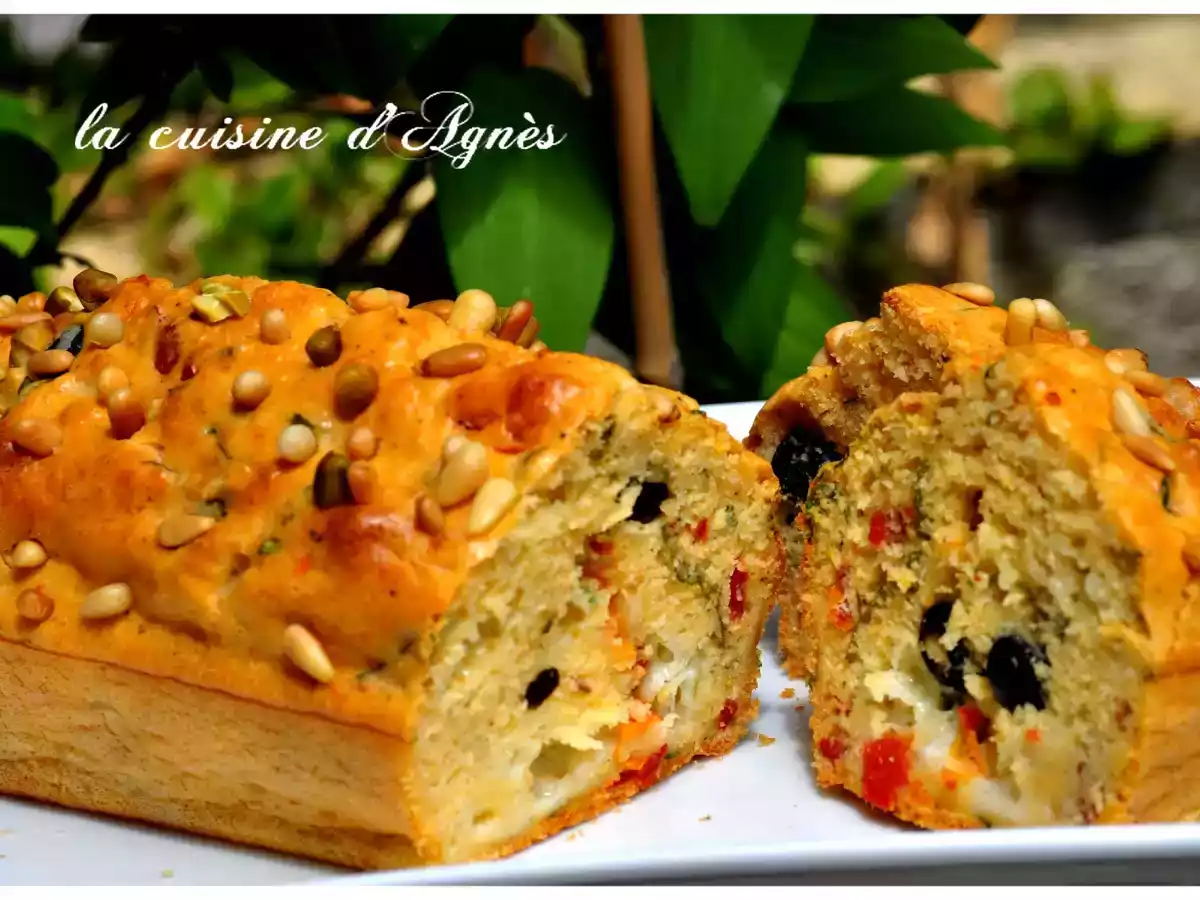 Cake aux tomates confites olives et mozzarella