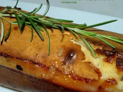 Cake d'Alba Pezone au gorgonzola, miel et romarin, ...