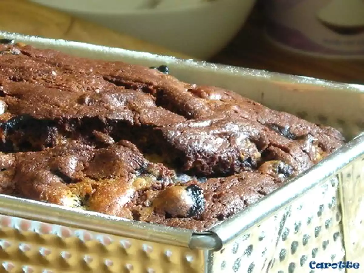 Cake fondant au chocolat noir et aux bleuets