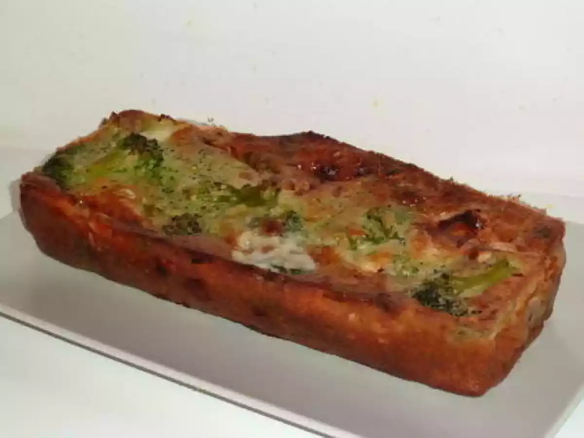 Cake fondant au gorgonzola, brocoli & noix