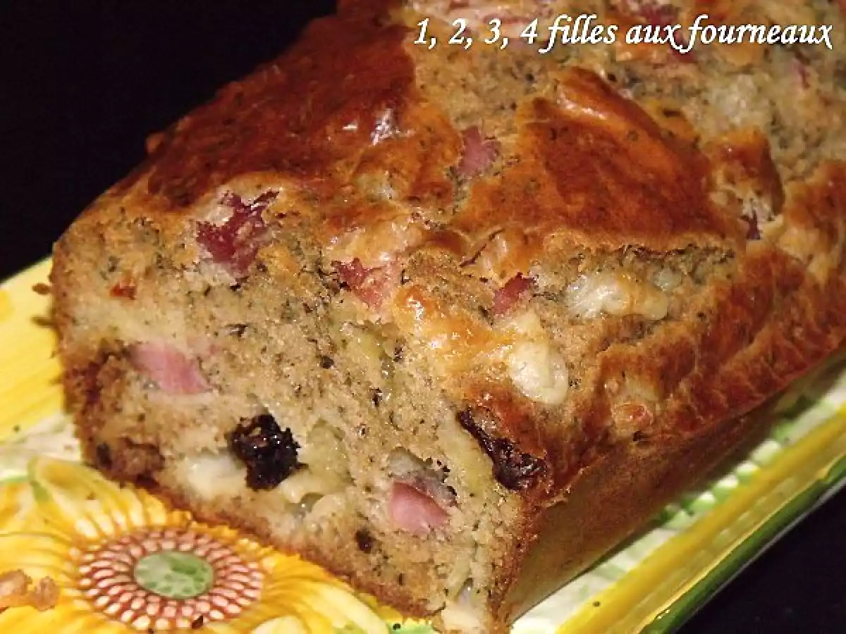 Cake Jambon / cantal / tomates séchées