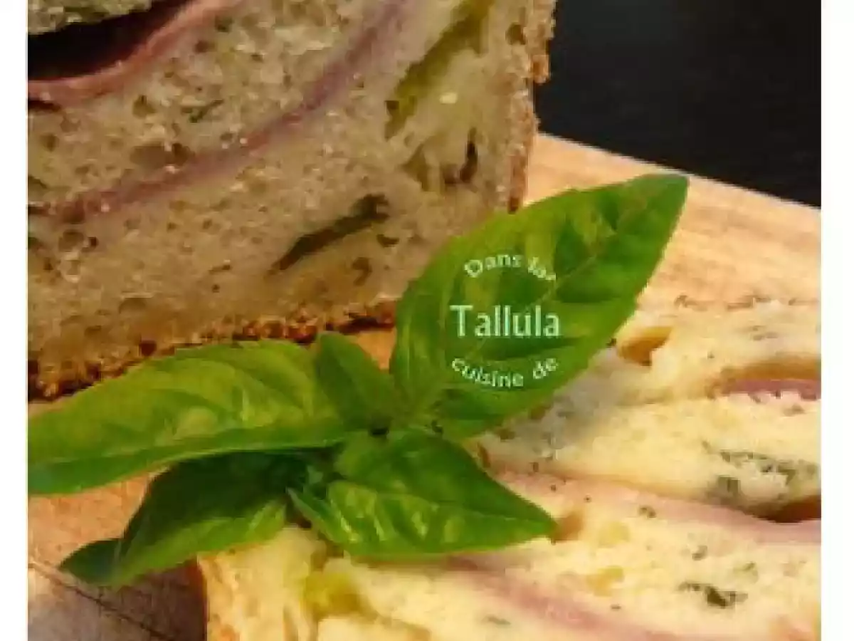 Cake jambon, piment doux et basilic