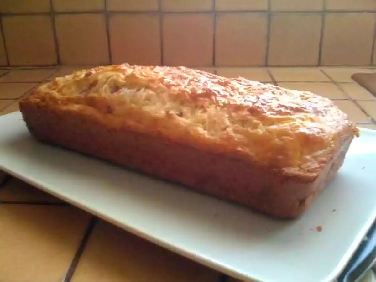 Cake lardons-olives-emmental