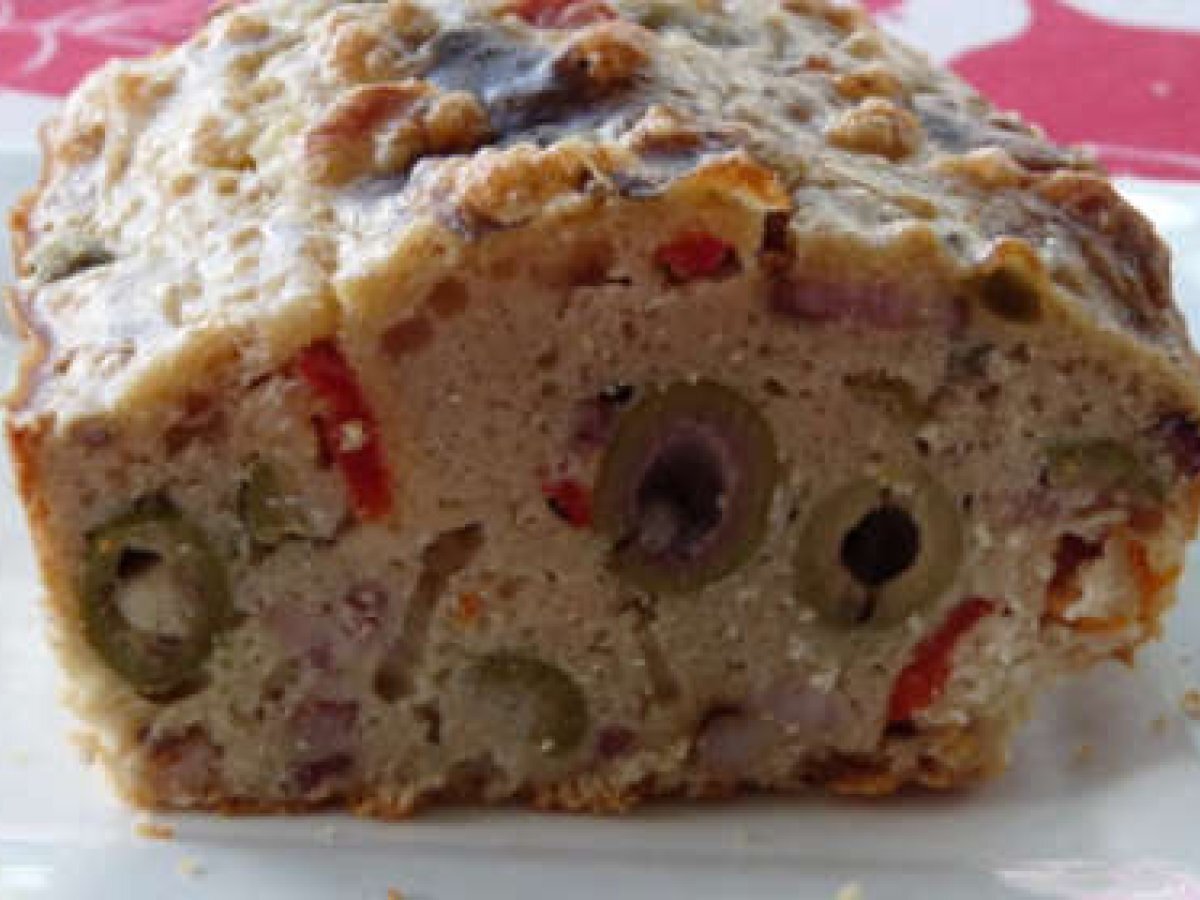 Cake lardons, olives et poivrons rouges Recette Ptitchef