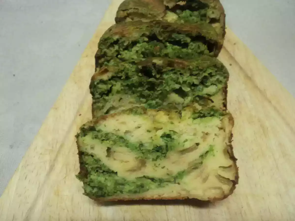 Cake marbré aux oignons et au pesto de roquette