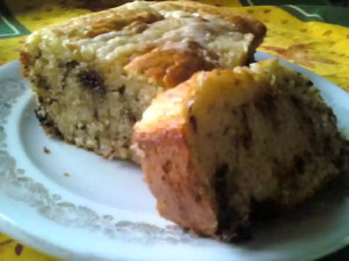 Cake moelleux à la fleur d'oranger et aux pépites de chocolat