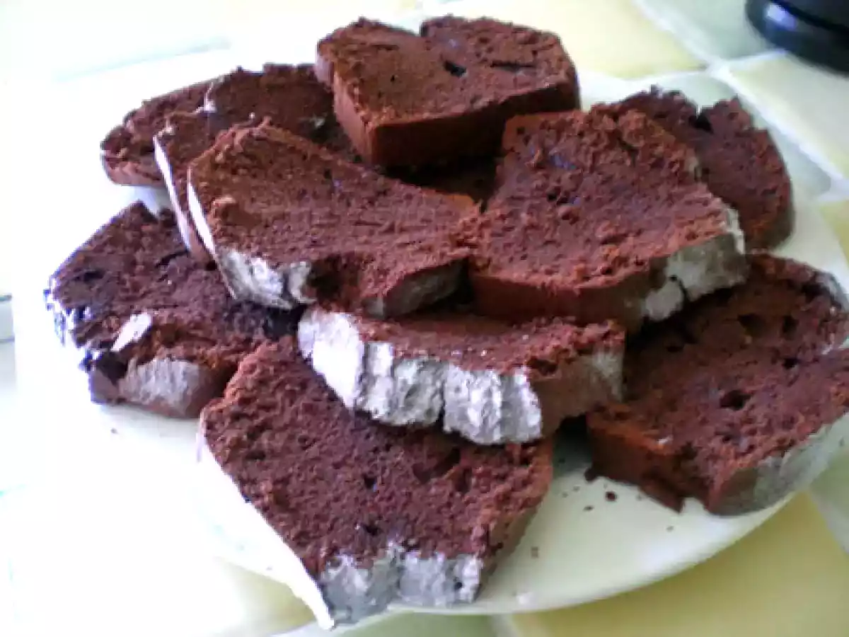 CAKE MOELLEUX AU CHOCOLAT