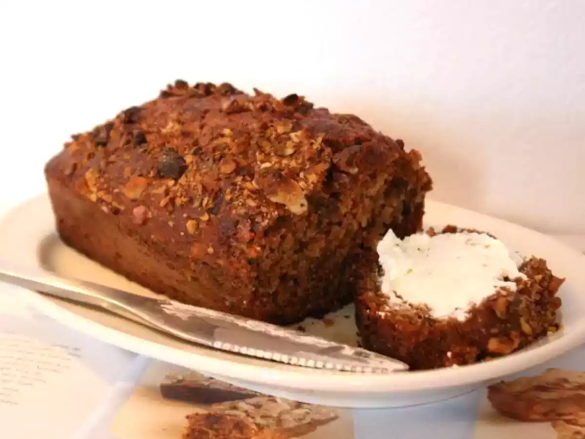 Cake moelleux aux pruneaux, noix & cannelle