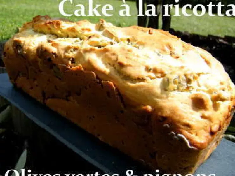 Cake ricotta, olives vertes et pignons