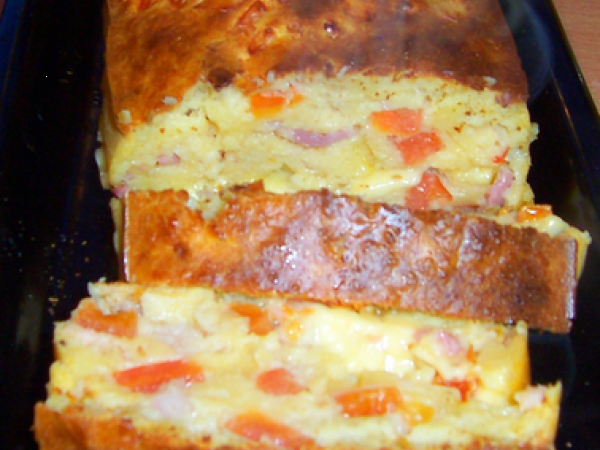 Cake tomates, lardons et gouda au cumin