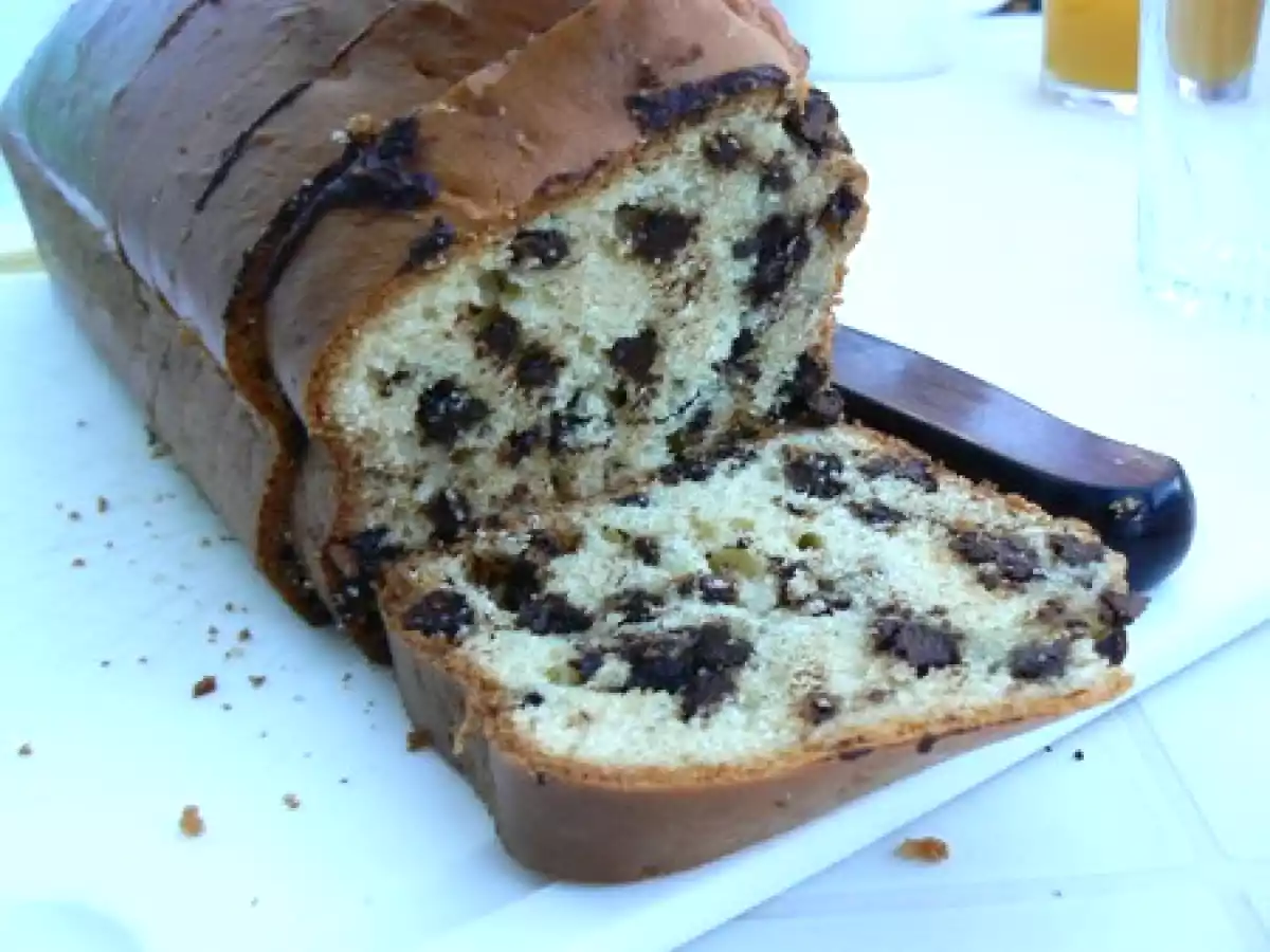 Cake tout moelleux purée d'amandes & pépites de chocolat