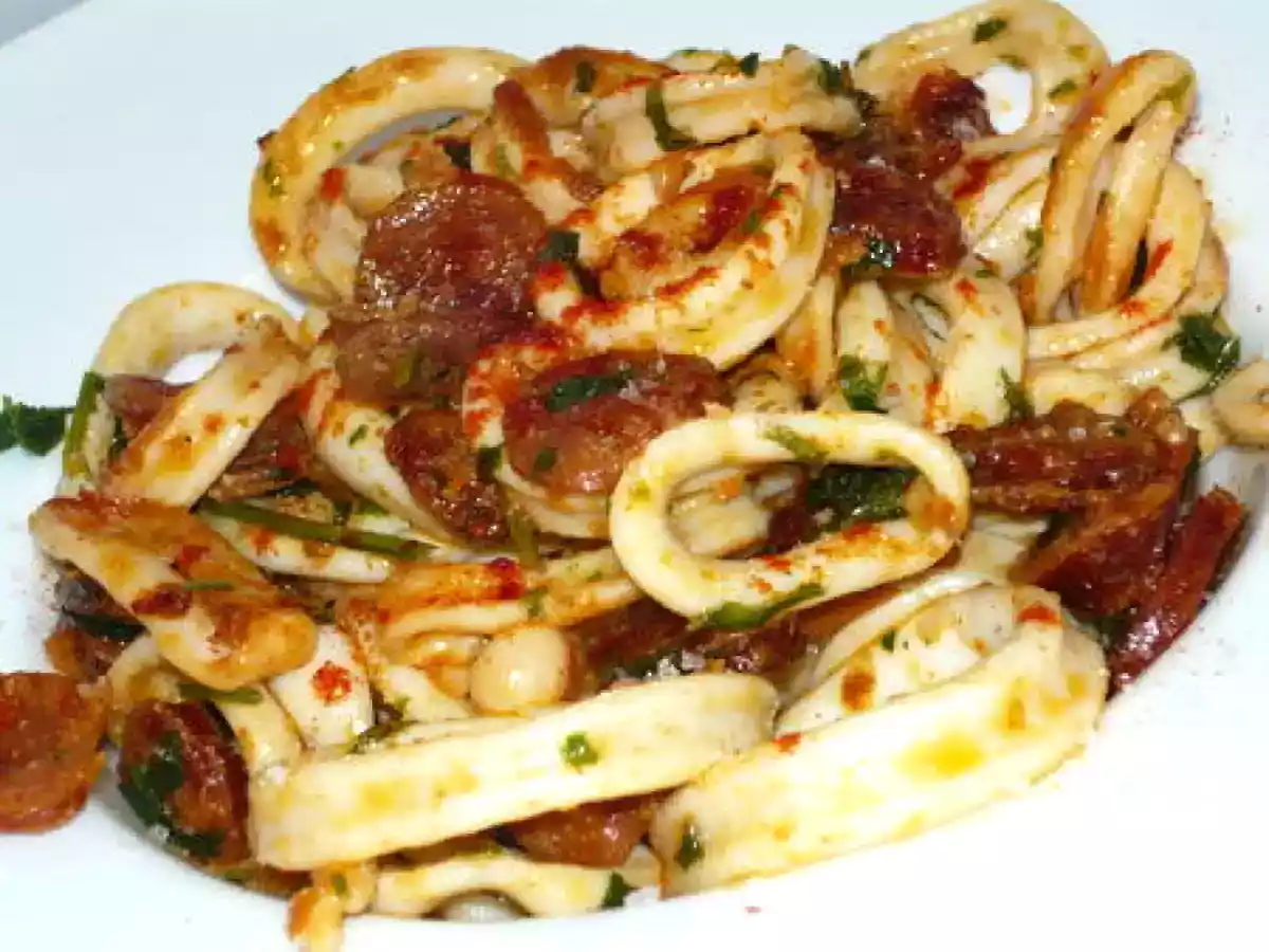 Calamars à l'ail et au chorizo