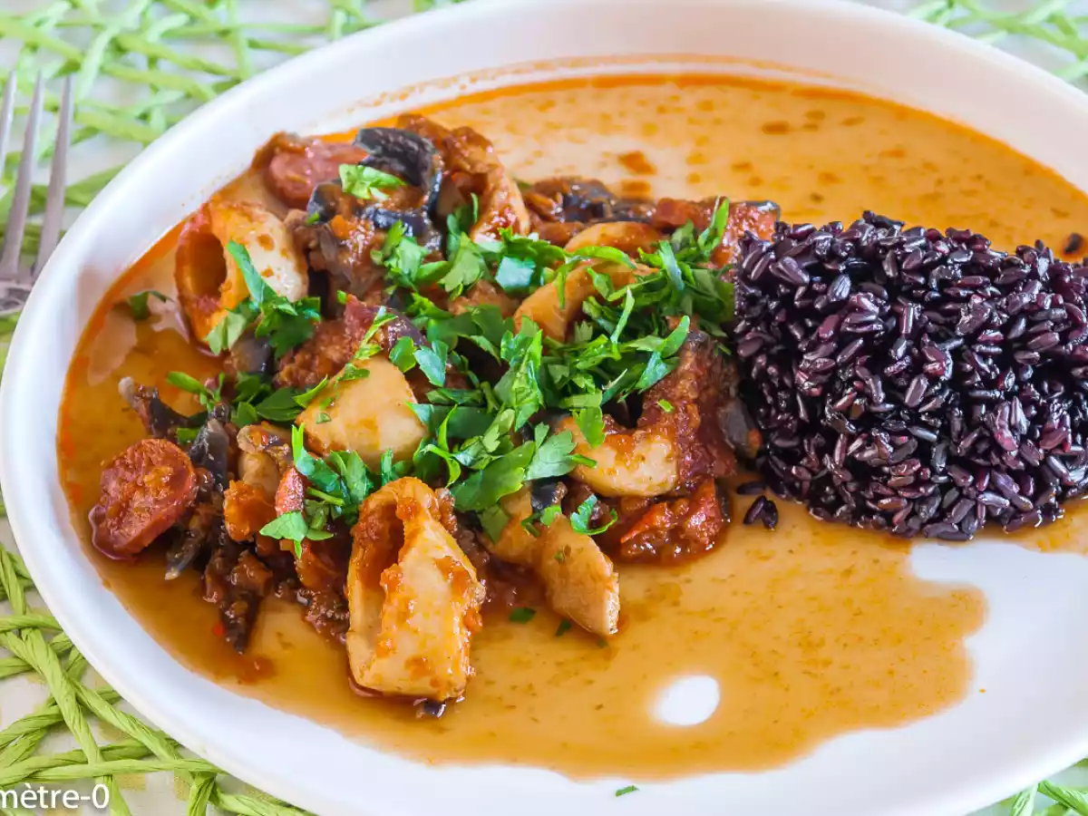 Calamars aux tomates et au riz noir