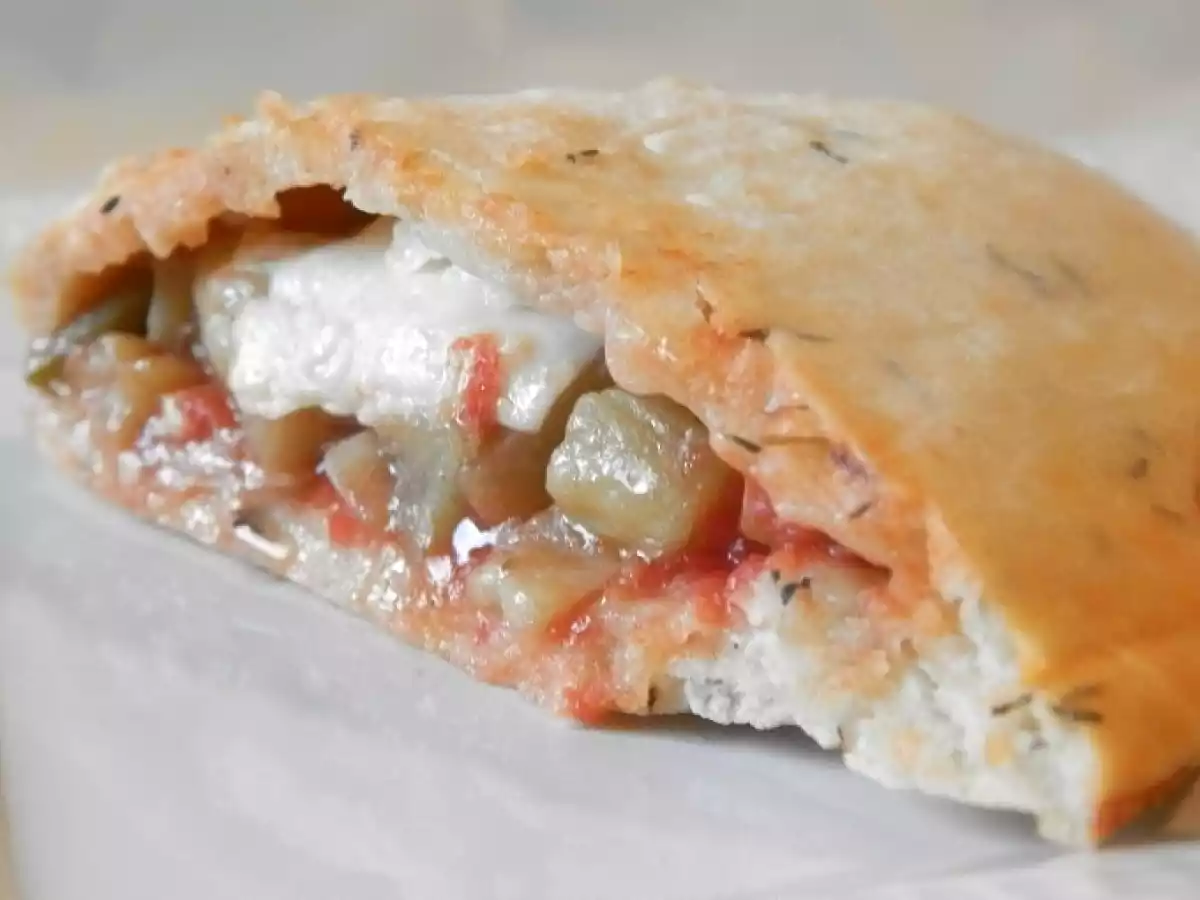 Calzone aubergine & pecorino romano