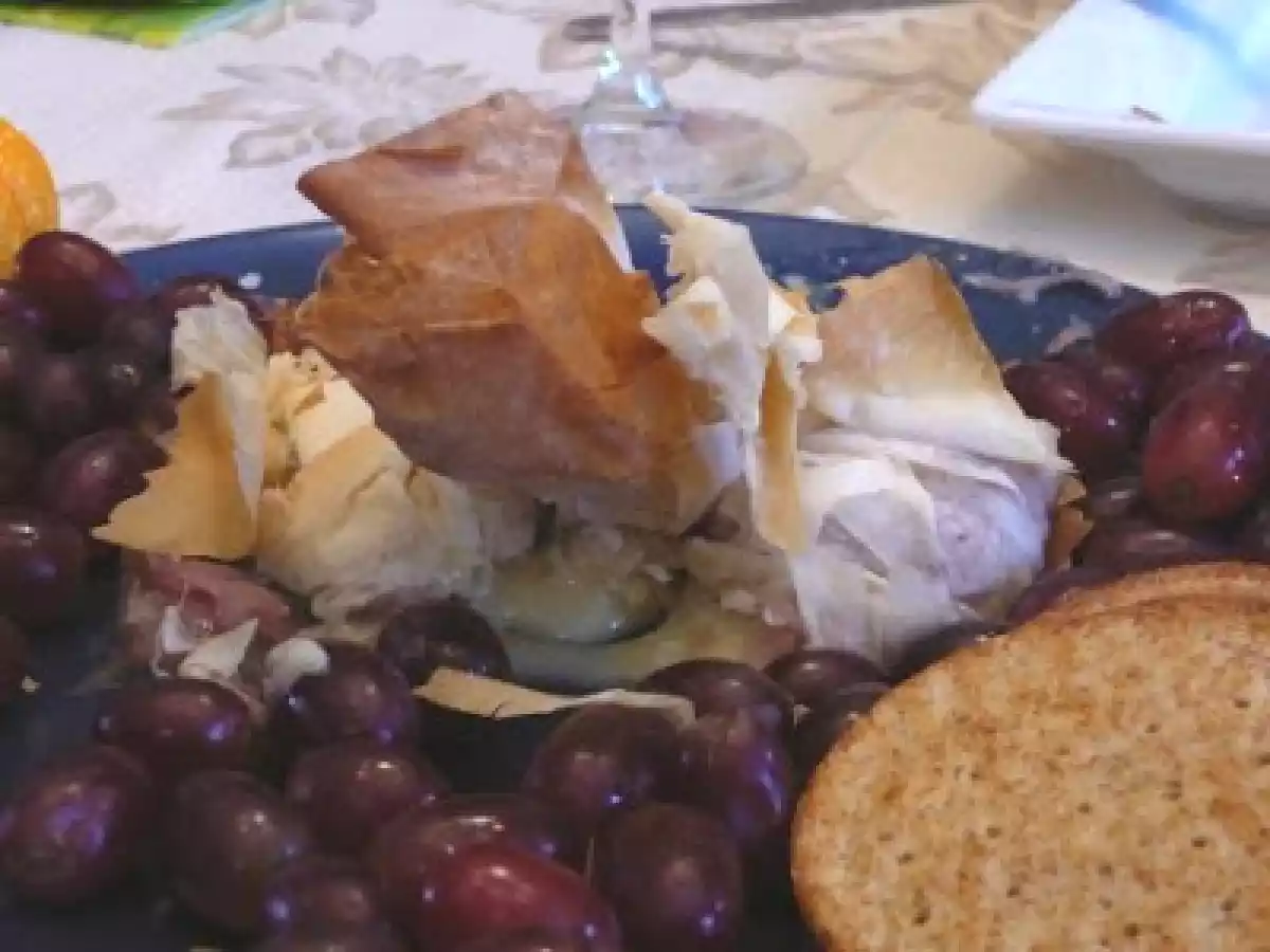 Camembert avec poires caramélisées en pâte phyllo
