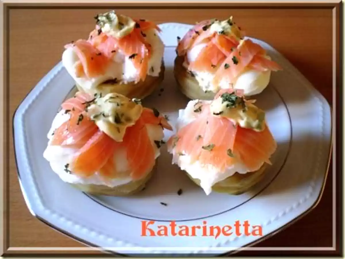 CANAPES D'ARTICHAUTS AU SAUMON