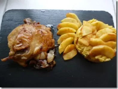 Canard confit aux pommes et sa polenta