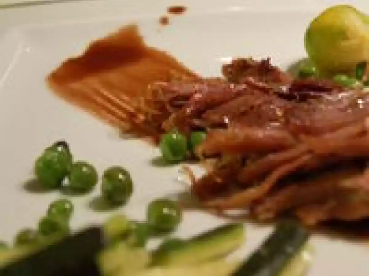 Canard confit, légumes verts croquants et sauce vinaigrée au cacao amer - photo 2