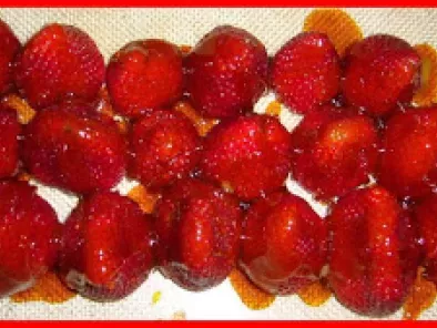 Candied strawberries (Fraises enrobées sucre d'orge)